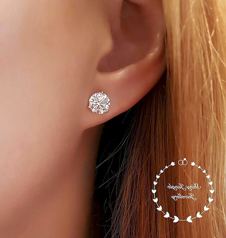 3carat Diamond Ear
