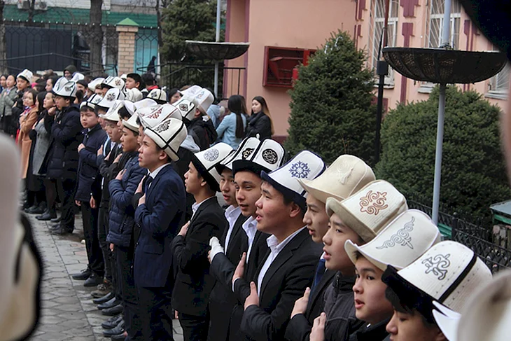 АК калпак Киргизии