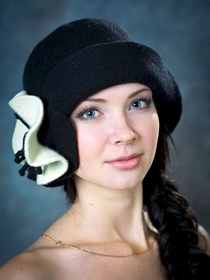 Белая шляпка