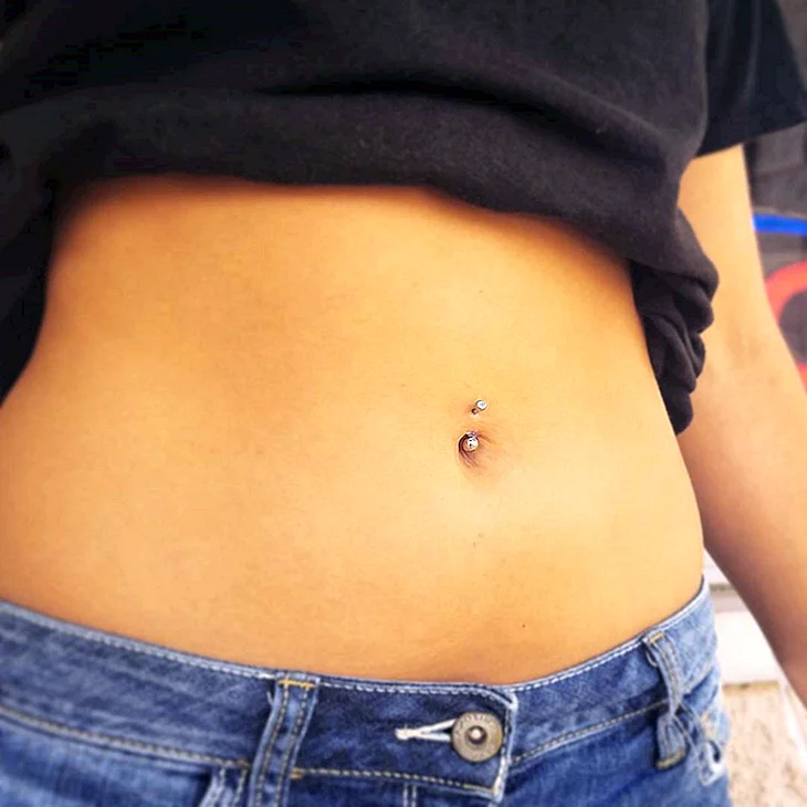Bellybutton молодые девушки