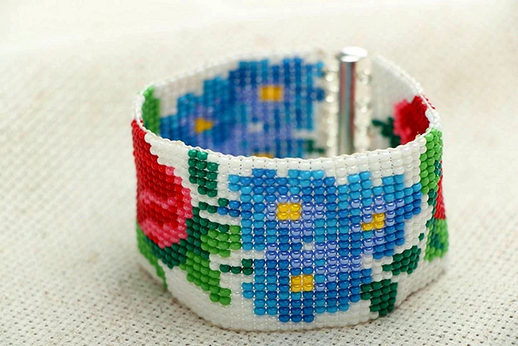 Браслет из бисера