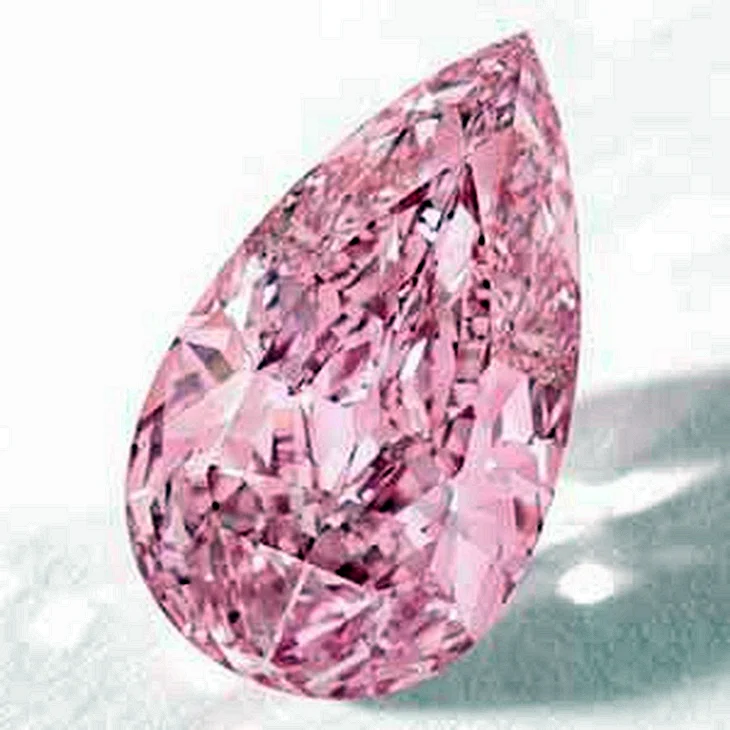 Бриллиант Fancy vivid Pink