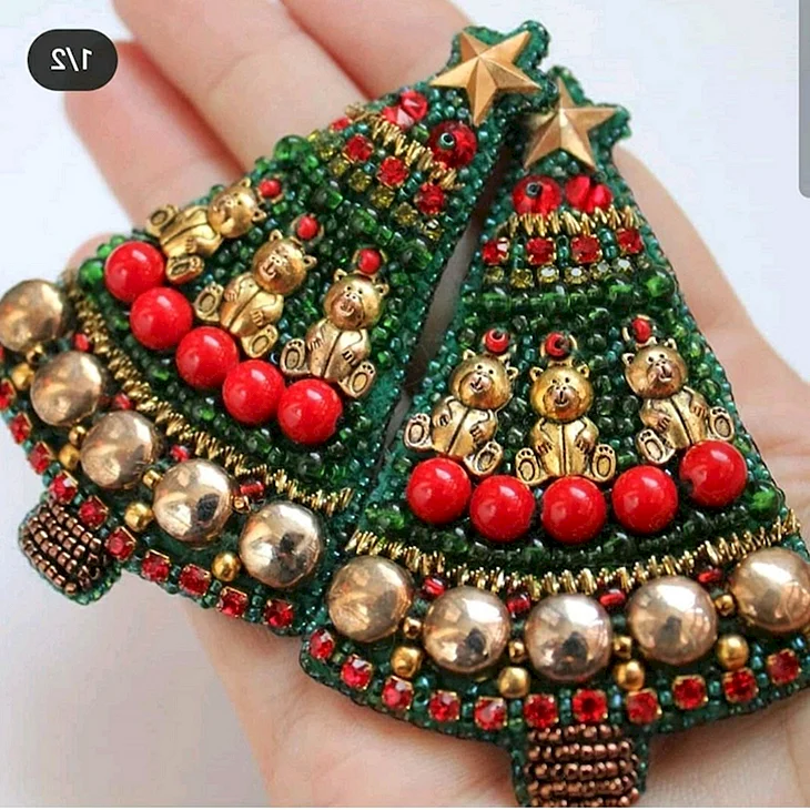 Брошь елочка