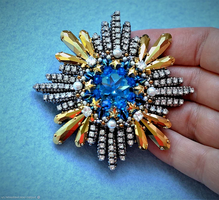 Брошь-орден из кристаллов Swarovski 