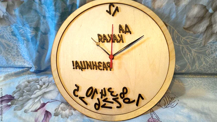 Часы из дерева сувенир