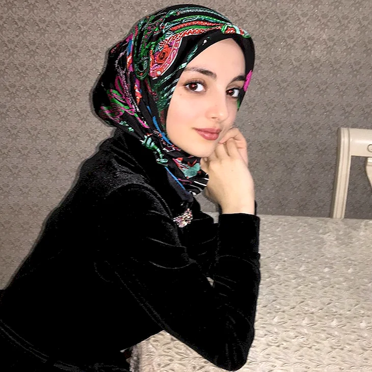 Чеченки Hadid hidjab