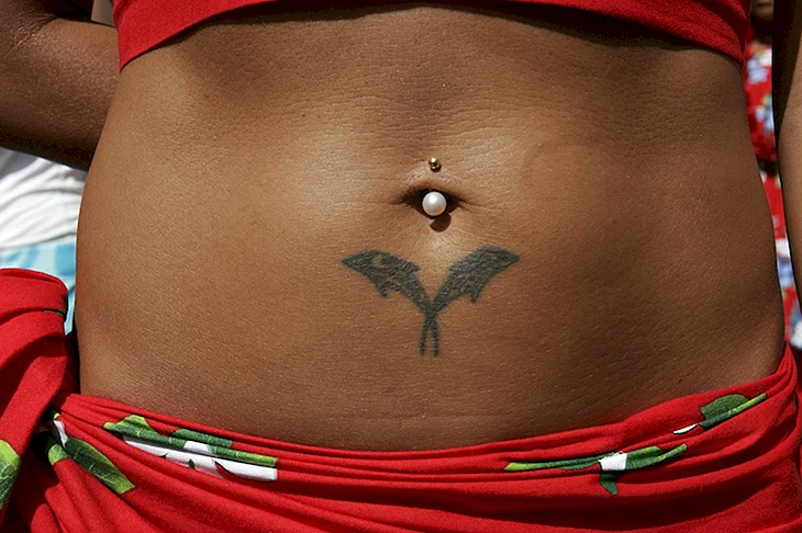 Cleo belly button