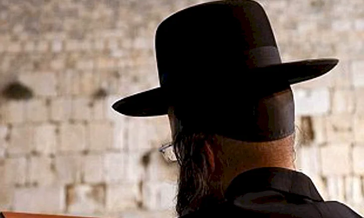 Еврейская шапочка на макушке