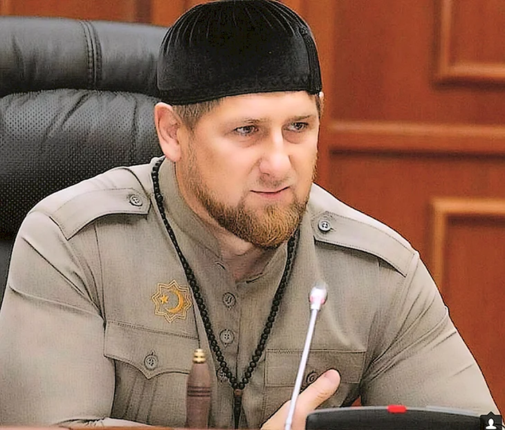 Кадыров в тюбетейке