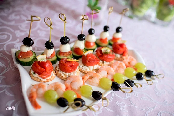 Канапе с икрой и севрюгой
