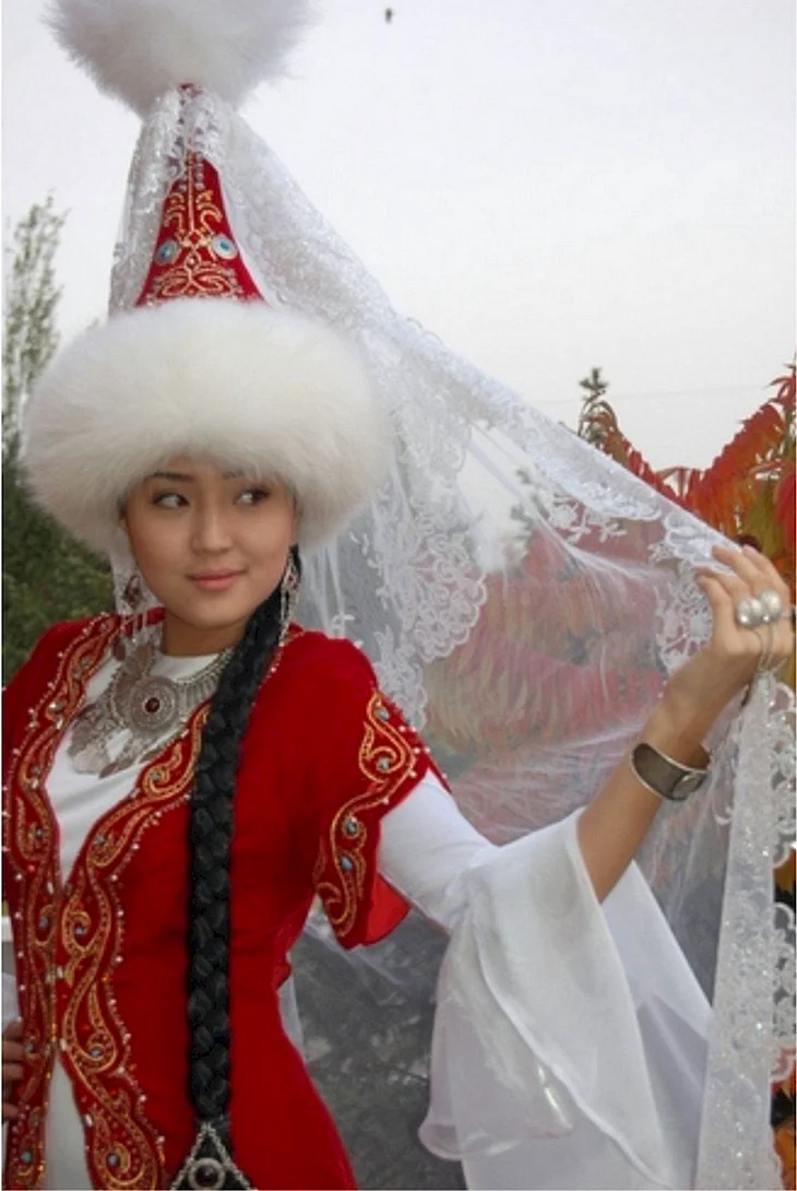 Казахская Национальная одежда саукеле