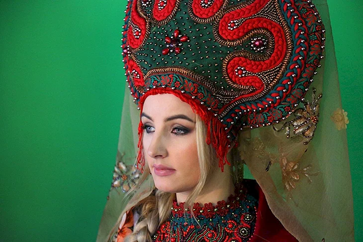 Кокошники.дизайнер любовь Михалева