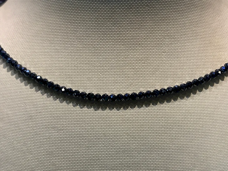 Колье из шпинели