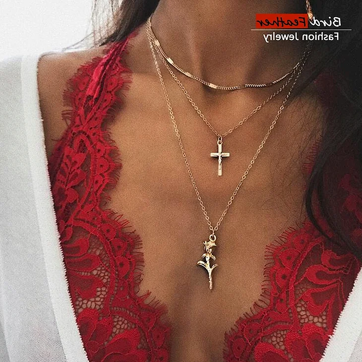 Колье с крестиком