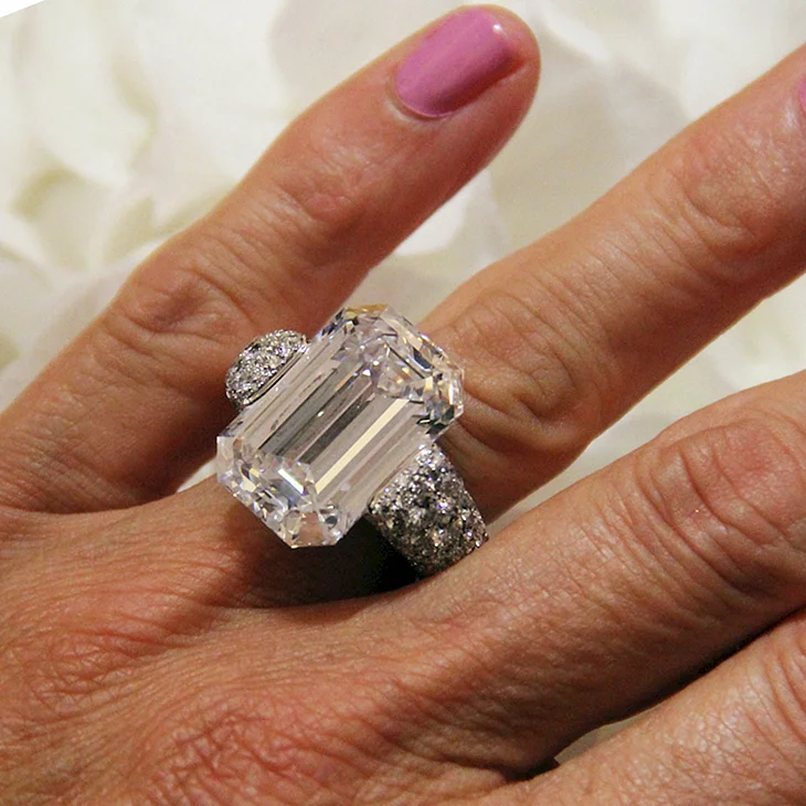 Кольца Графф Emerald White Diamond