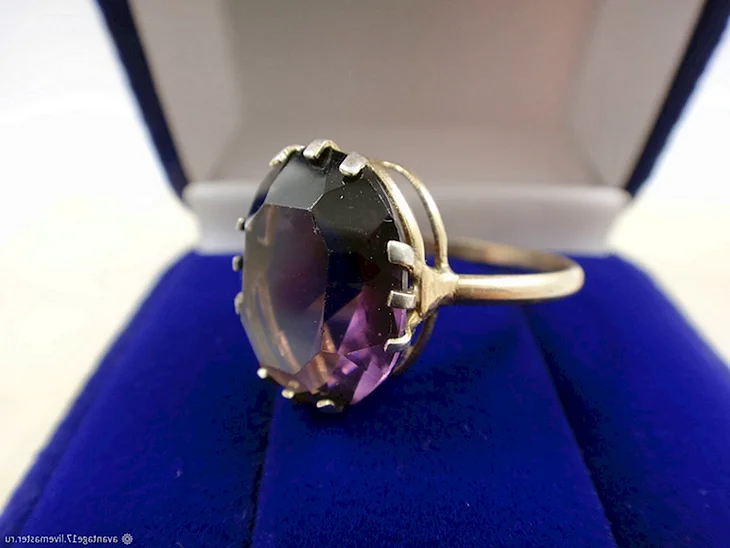 Кольцо 750 звезда александрит