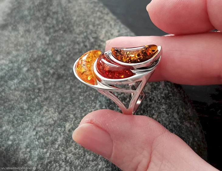 Кольцо из янтаря