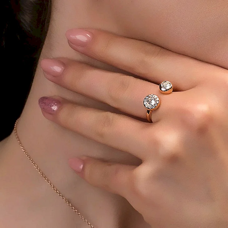 Кольцо Swarovski разомкнутое