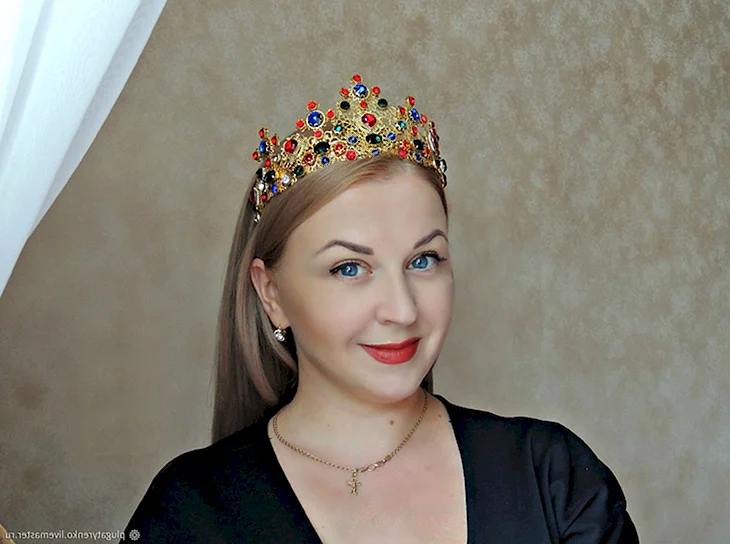 Короны Елены Плугатыренко
