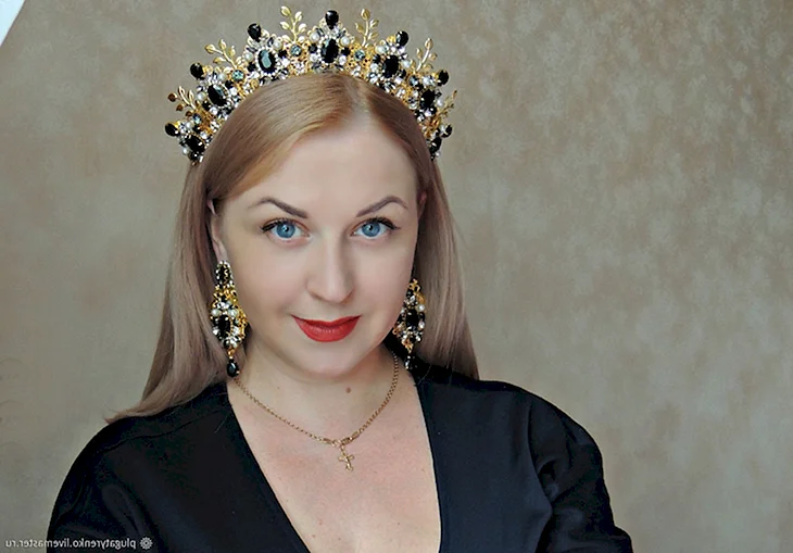Короны Елены Плугатыренко