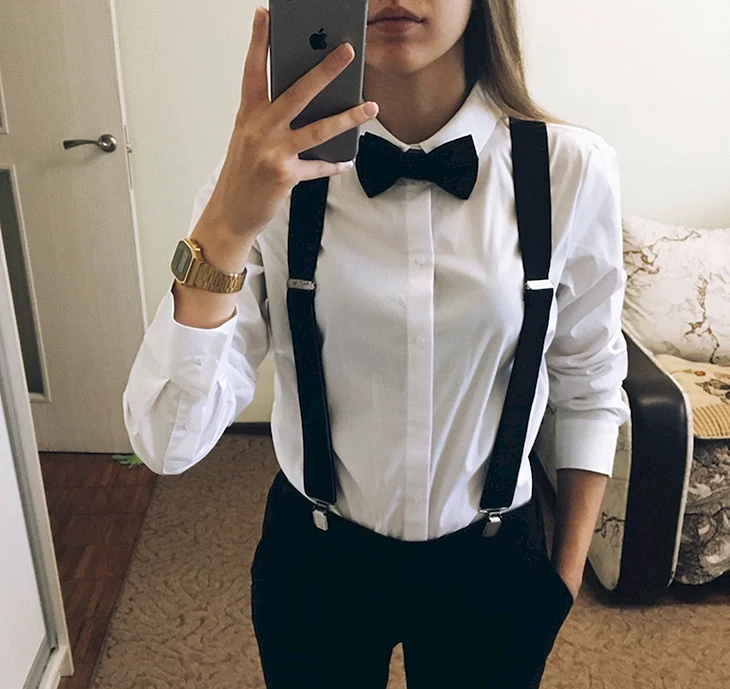 Костюм с подтяжками для девушек