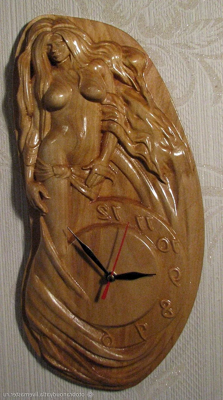 Настенные часы из дерева для бани