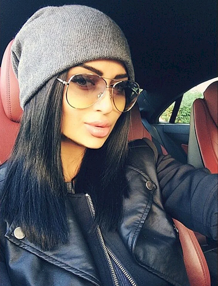 Нита Кузьмина в кепке