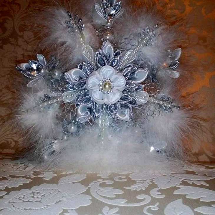Новогодняя корона снежинки