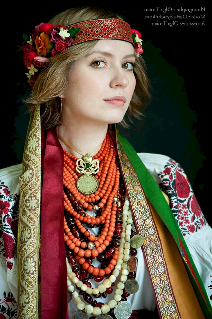 Очелье головной убор