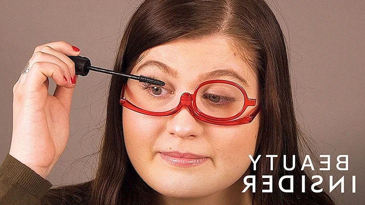 Очки с толстой оправой