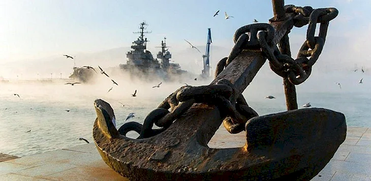 Огромный якорь