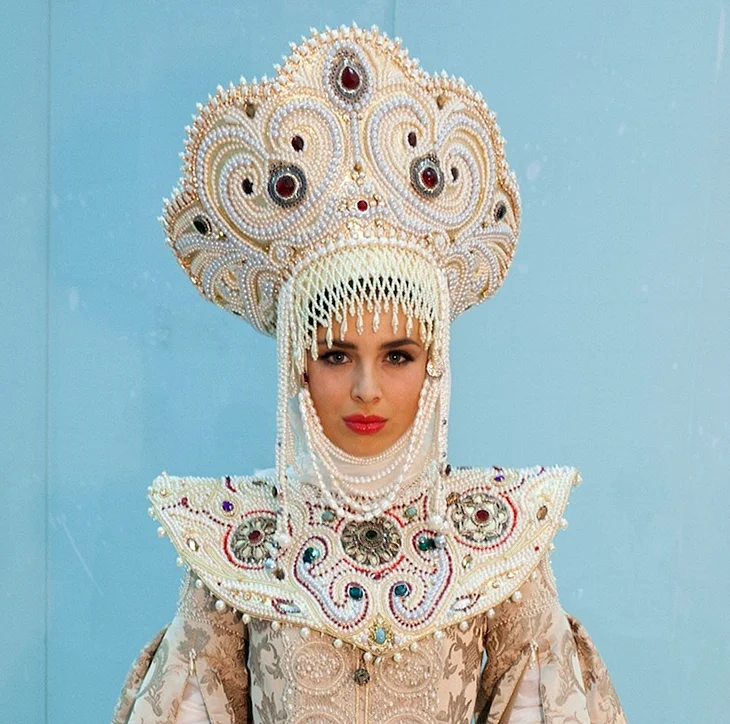 Оля Полякова кокошник