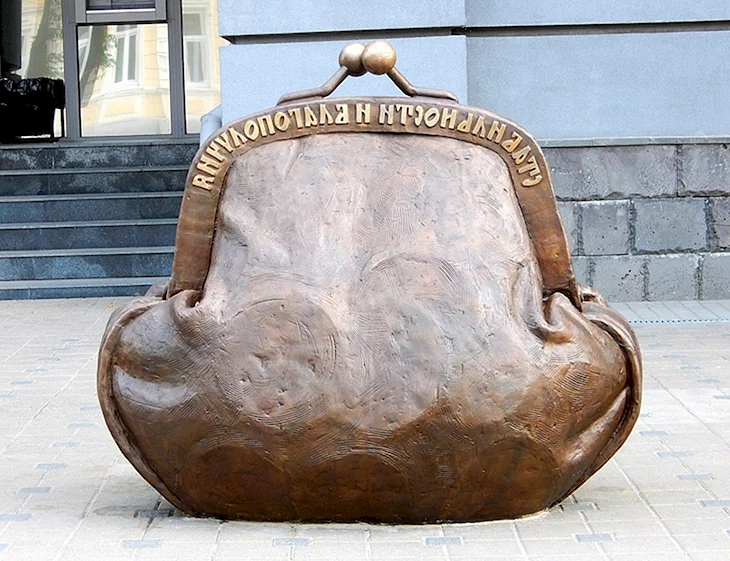 Памятник кошельку в Нижнем Новгороде