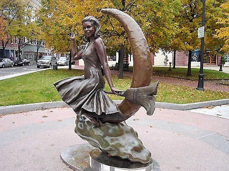 Памятник ведьме, Бостон (США).