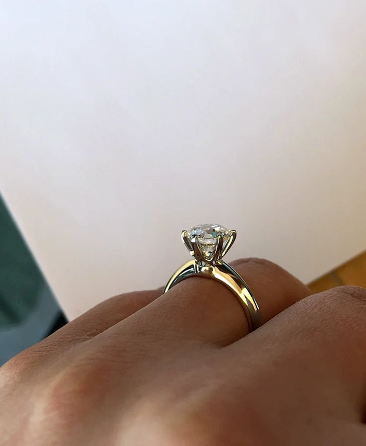Помолвочное кольцо с бриллиантом Тиффани