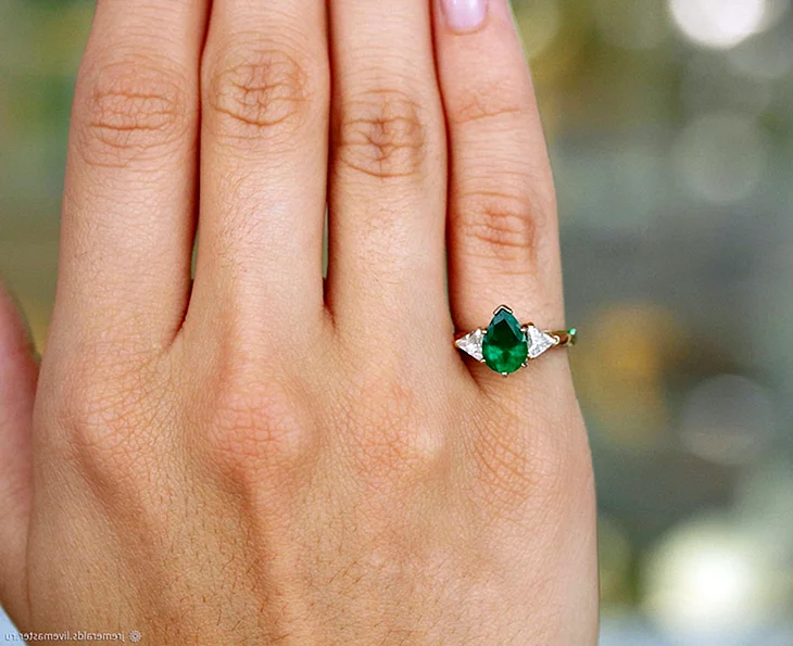 Royal Emerald кольцо с изумрудом