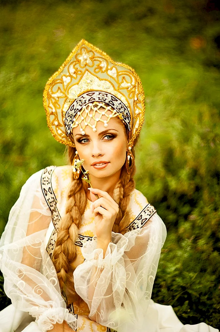 “Русская красавица в кокошнике” к.е.Маковский.
