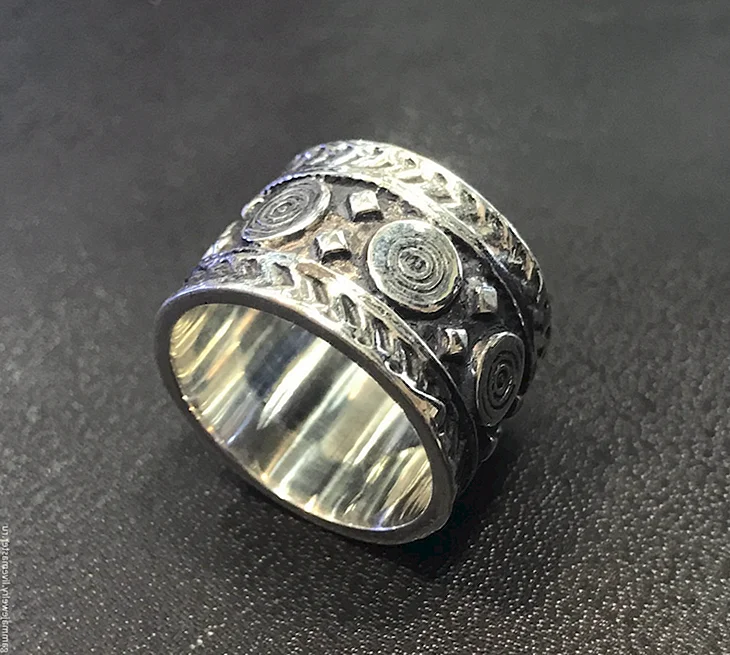 Серебряное кольцо