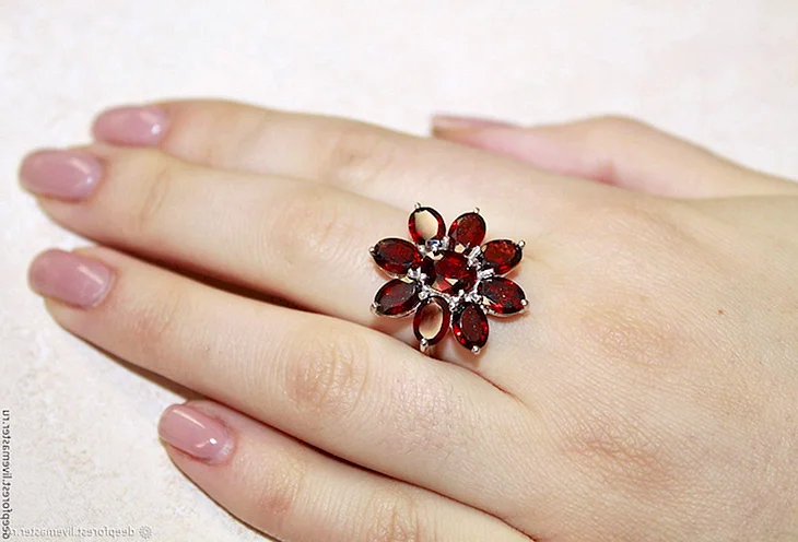 Серебряное кольцо с гранатом mvr1176gr