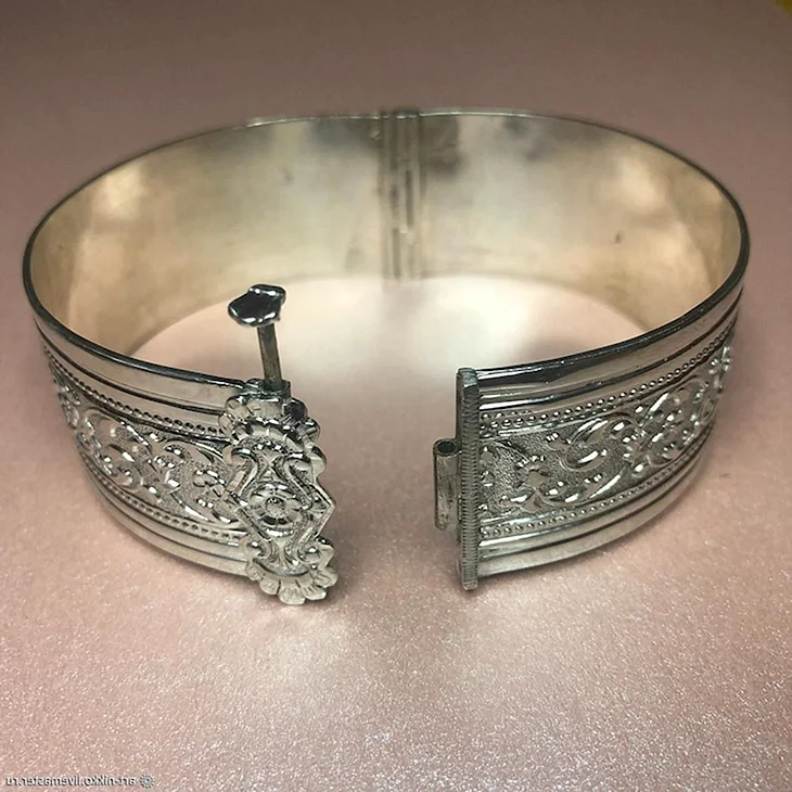 Серебряный браслет женский широкий жесткий