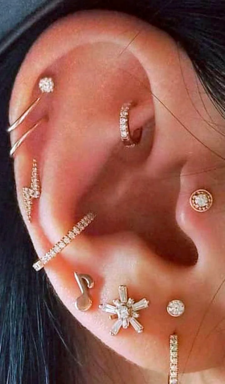 Сережка в ухе
