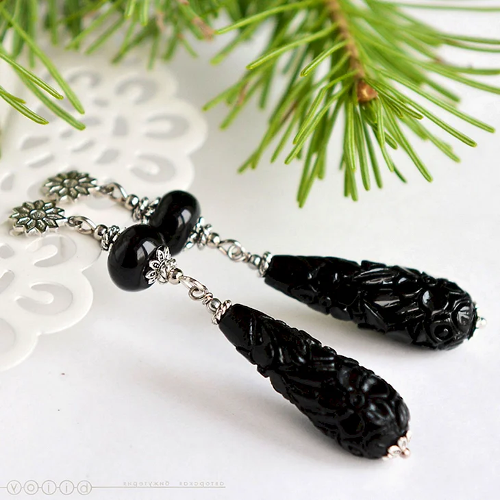 Серьги из черного коралла