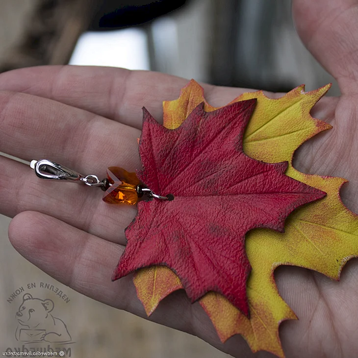 Серьги из кленового листа