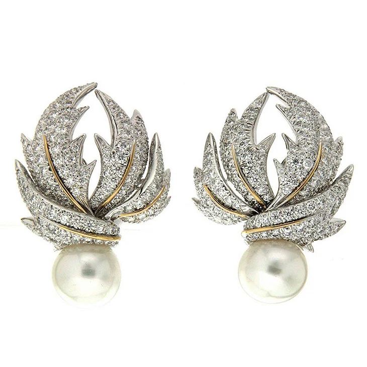 Серьги Leaf Diamond Earrings –