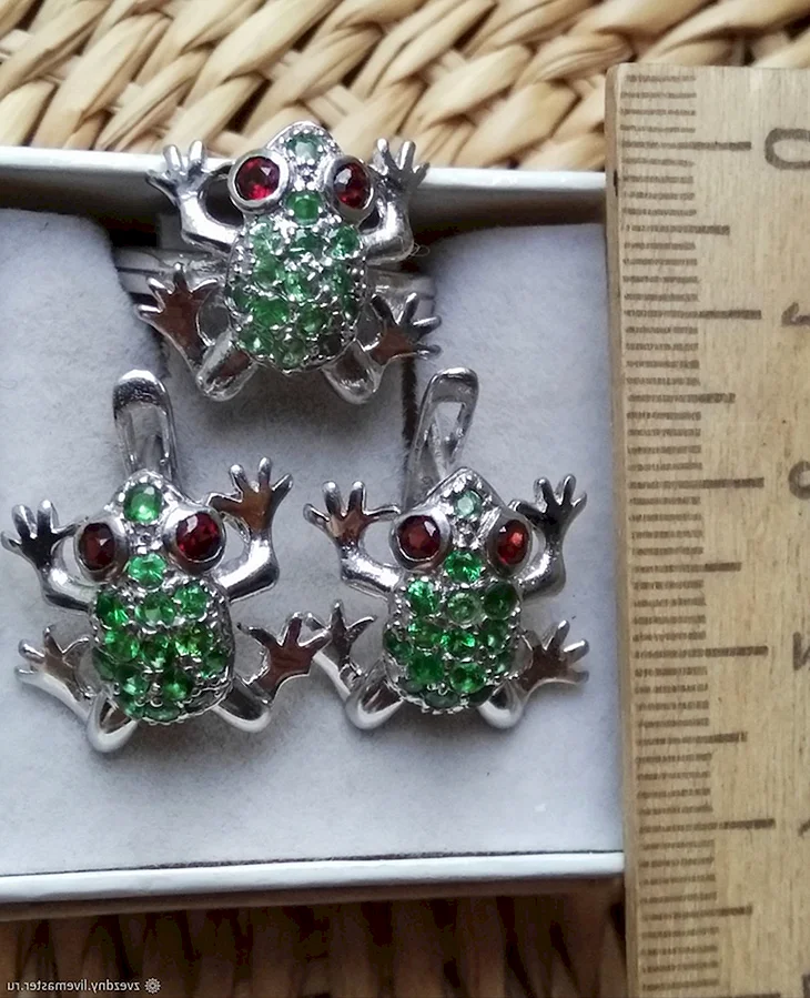 Серьги серебро 925 изумруд гранатовый