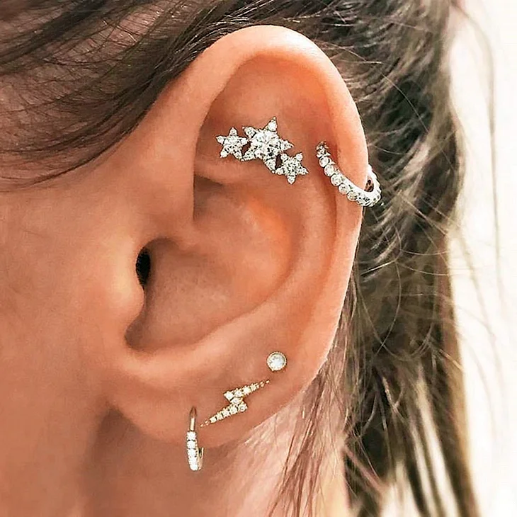 Серьги в ушах