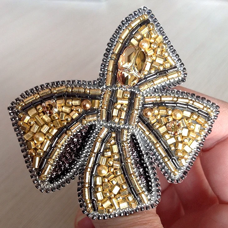 Сет из брошей из бисера