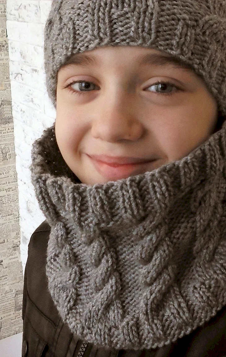 Шапка и снуд спицами для мальчика 7 лет