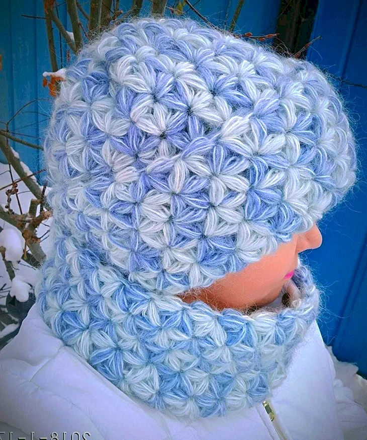 Шапка вязаная узором звездочки