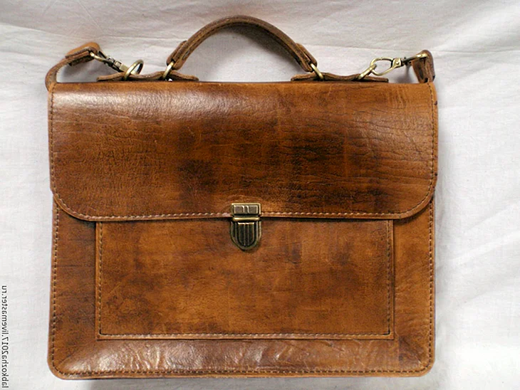 Старый кожаный портфель